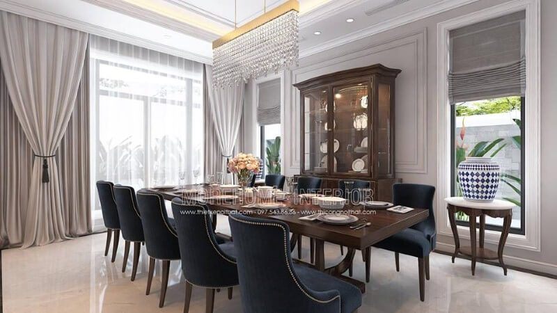 Sắp xếp nội thất phòng ăn phòng ăn tân cổ điển đẹp, quý phái với không gian bàn ăn dành cho 10 người nhưng vẫn rộng rãi thông thoáng.